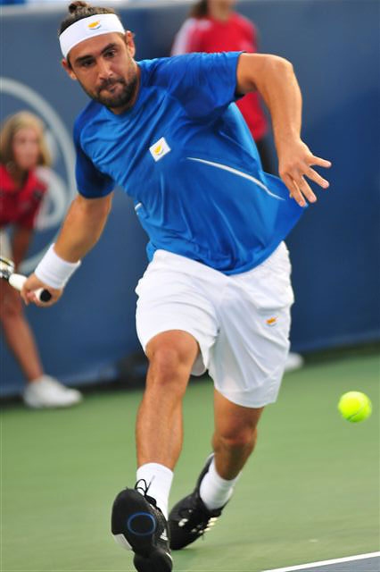 ÎŸ Federer Ï„ÎµÏÎ¼Î±Ï„Î¯Î¶ÎµÎ¹ Ï„Î·Î½ Ï€Î¿ÏÎµÎ¯Î± Ï„Î¿Ï… ÎœÎ¬ÏÎºÎ¿Ï…