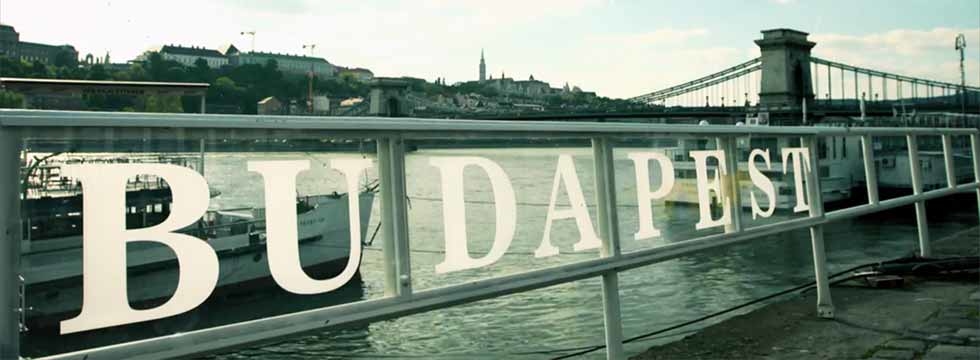 ÎŸ ÎœÎ¬ÏÎºÎ¿Ï‚ Î‘Î³Ï‰Î½Î¯Î¶ÎµÏ„Î±Î¹ ÏƒÏ„Î± Î§Ï‰Î¼Î¬Ï„Î¹Î½Î± Î“Î®Ï€ÎµÎ´Î± Ï„Î·Ï‚ Î’Î¿Ï…Î´Î±Ï€Î­ÏƒÏ„Î·Ï‚